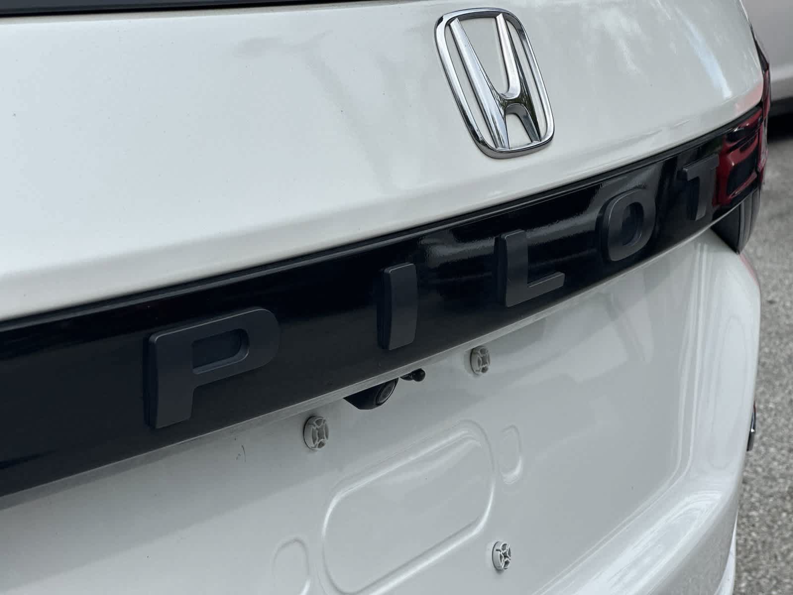 Used 2025 Honda Pilot Touring image 10