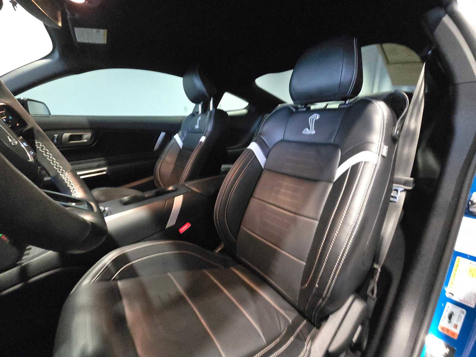 Used 2020 Ford Mustang Shelby GT500 w/ Technology Package RWD image 5