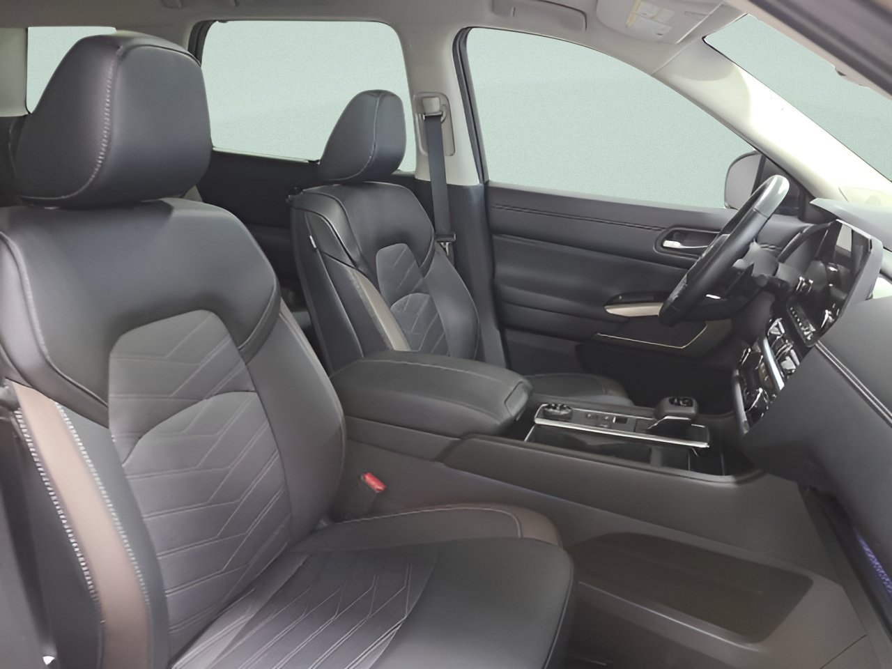 Used 2025 Nissan Pathfinder Platinum AWD/4WD image 15