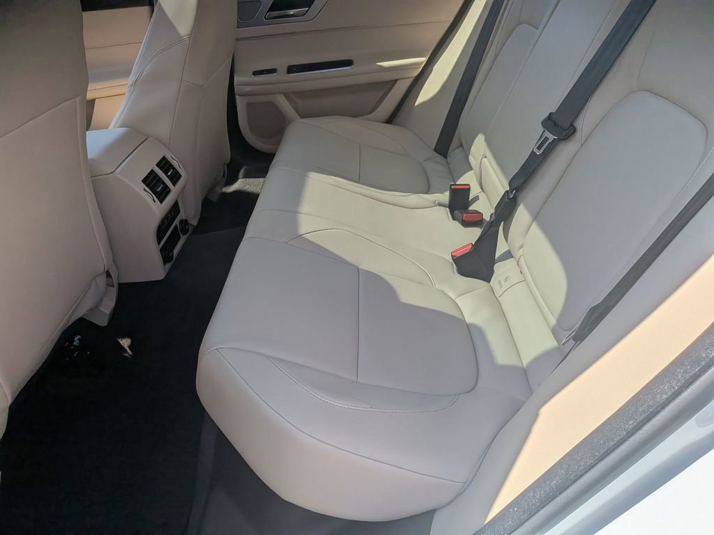 Used 2016 Jaguar XF Premium RWD image 26