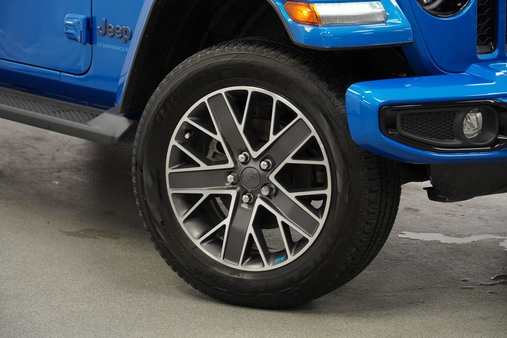 Used 2023 Jeep Wrangler Unlimited Sahara AWD/4WD image 4