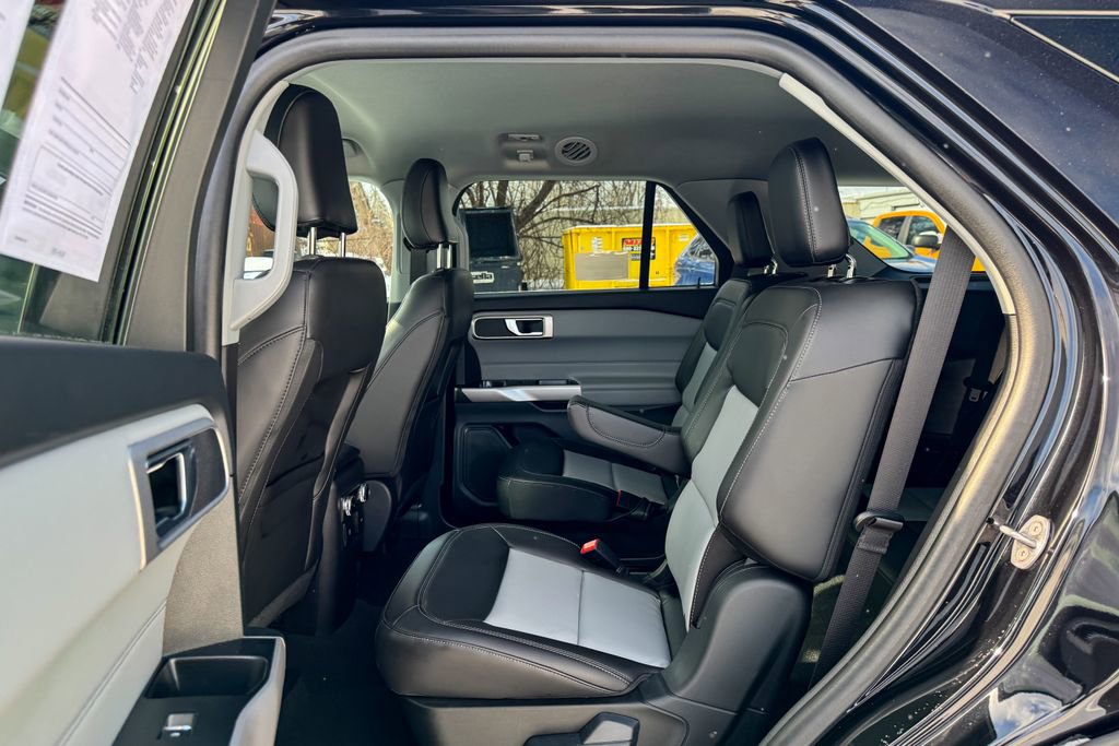Certified 2024 Ford Explorer XLT w/ Equipment Group 202A image 22