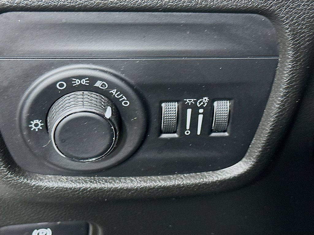 Certified 2023 Jeep Grand Cherokee Altitude AWD/4WD image 18