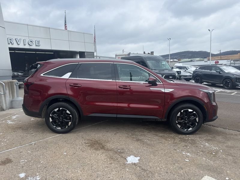 Used 2025 Kia Sorento S image 8