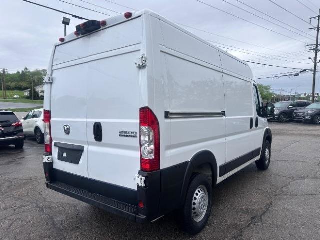 Used 2025 RAM ProMaster 2500 w/ Safety Group FWD image 4