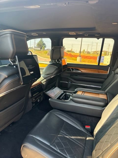 Used 2022 Jeep Grand Wagoneer Series III w/ Rear Seat Video Group 1 AWD/4WD image 7