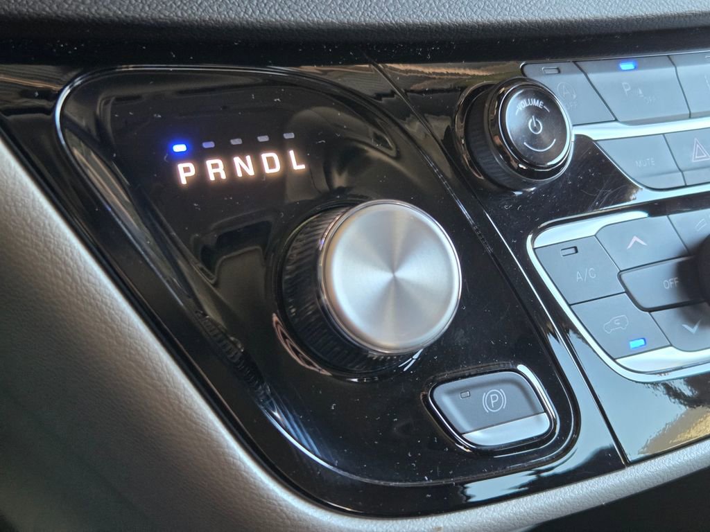 Certified 2024 Chrysler Pacifica Touring-L image 8