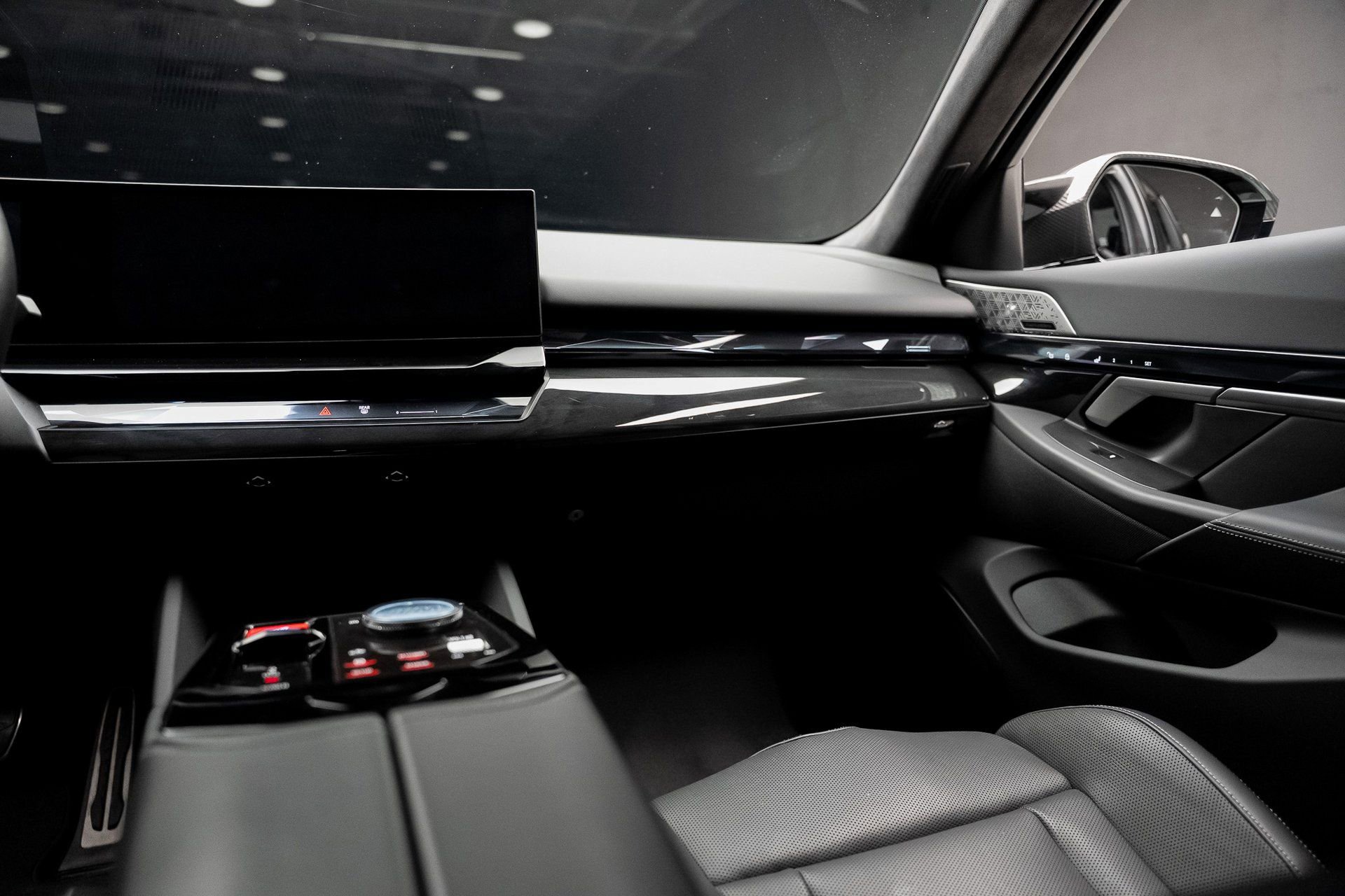 Used 2025 BMW M5 w/ Carbon Package image 44