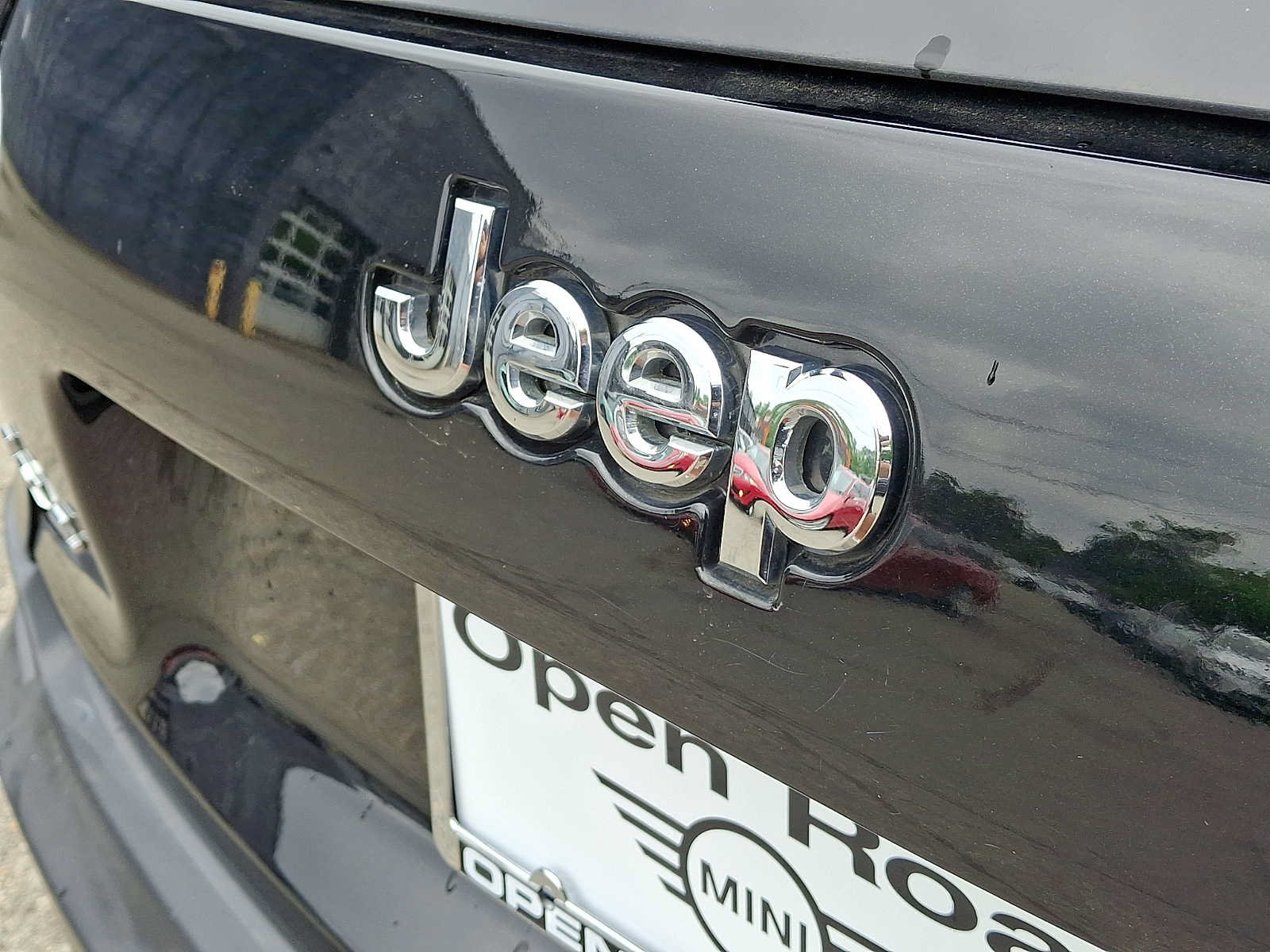 Used 2019 Jeep Cherokee Latitude Plus AWD/4WD image 29