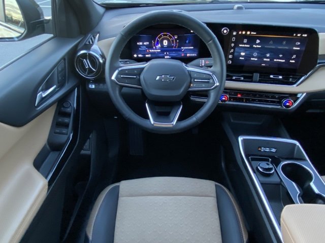 Used 2025 Chevrolet Equinox ACTIV w/ Safety and Technology Package image 29