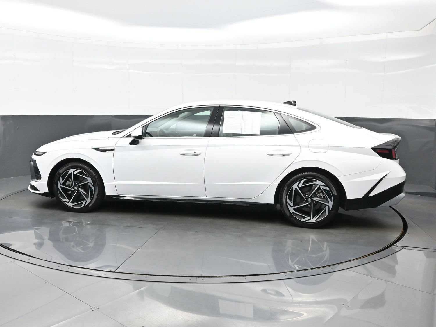 Certified 2026 Hyundai Sonata SEL FWD image 3