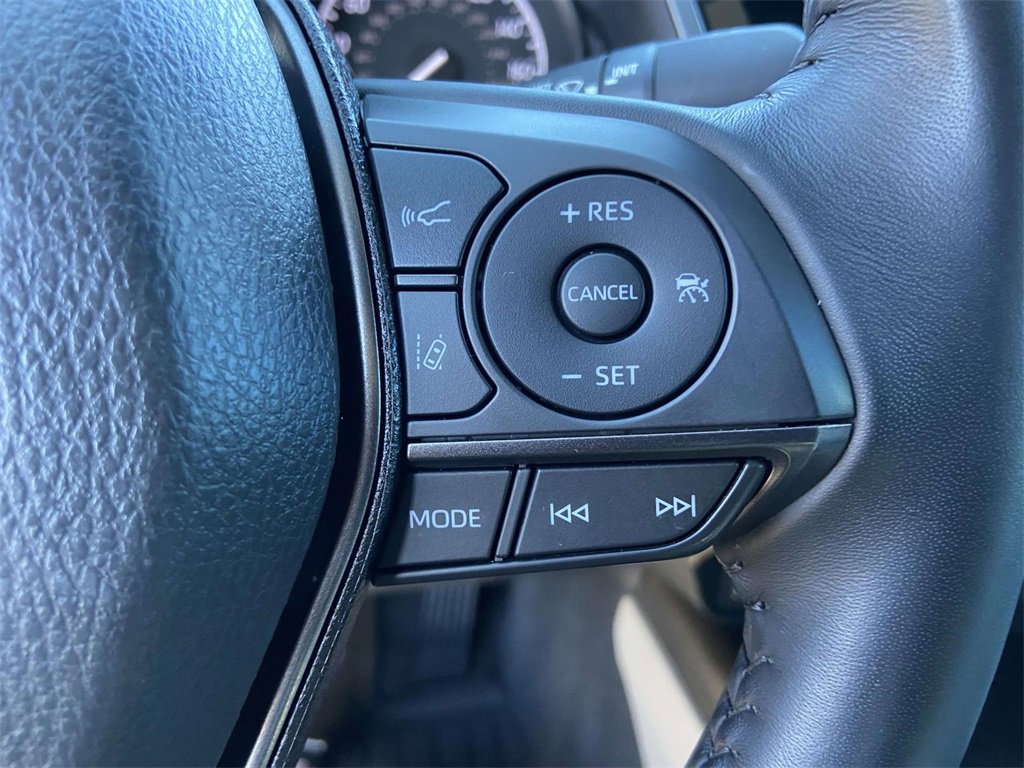 Used 2024 Toyota Camry SE image 31