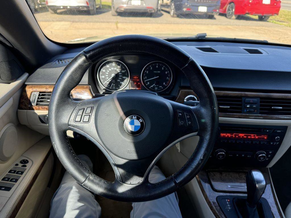 Used 2008 BMW 335i Convertible w/ Premium Pkg image 16