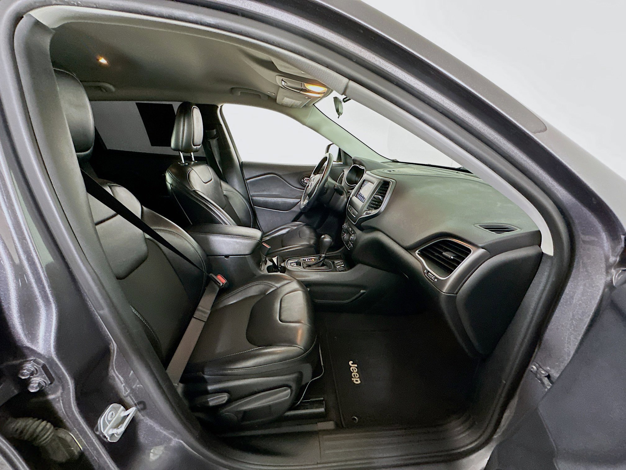 Used 2019 Jeep Cherokee Latitude Plus FWD image 31