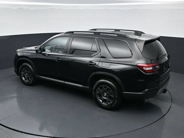 Used 2025 Honda Pilot TrailSport image 39