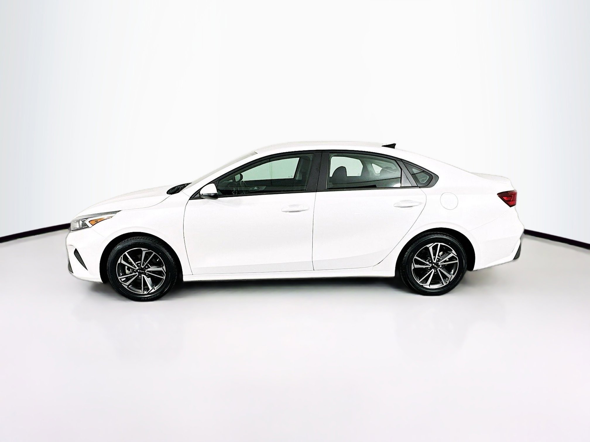 Used 2022 Kia Forte LXS w/ LXS Technology Package image 4