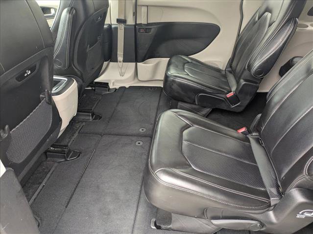 Used 2023 Chrysler Pacifica Touring-L FWD image 17