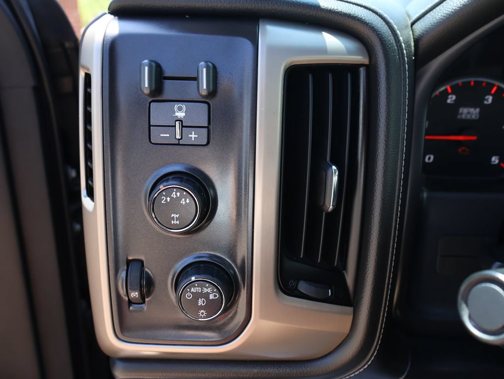 Used 2015 GMC Sierra 2500 Denali w/ Duramax Plus Package AWD/4WD image 41