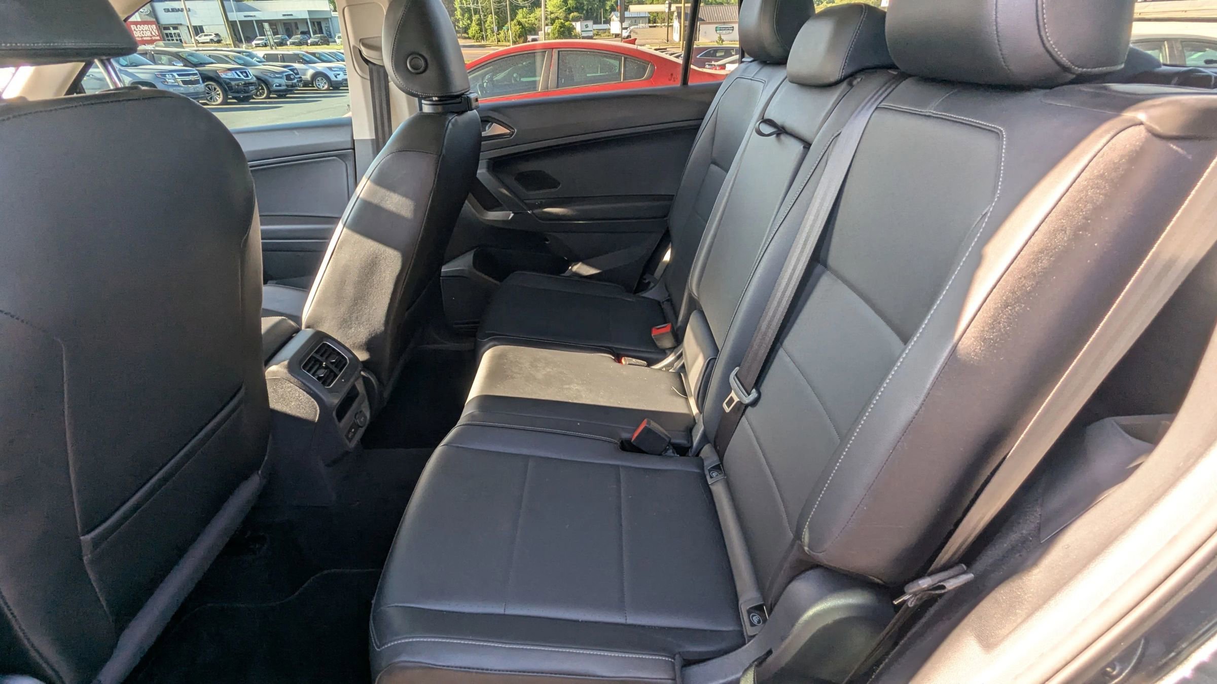 Used 2018 Volkswagen Tiguan SE w/ Panoramic Sunroof Package AWD/4WD image 13