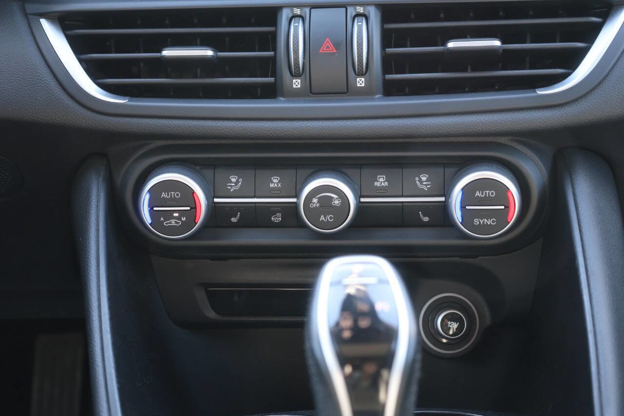 Used 2020 Alfa Romeo Giulia Sprint w/ Cold Weather Package image 21