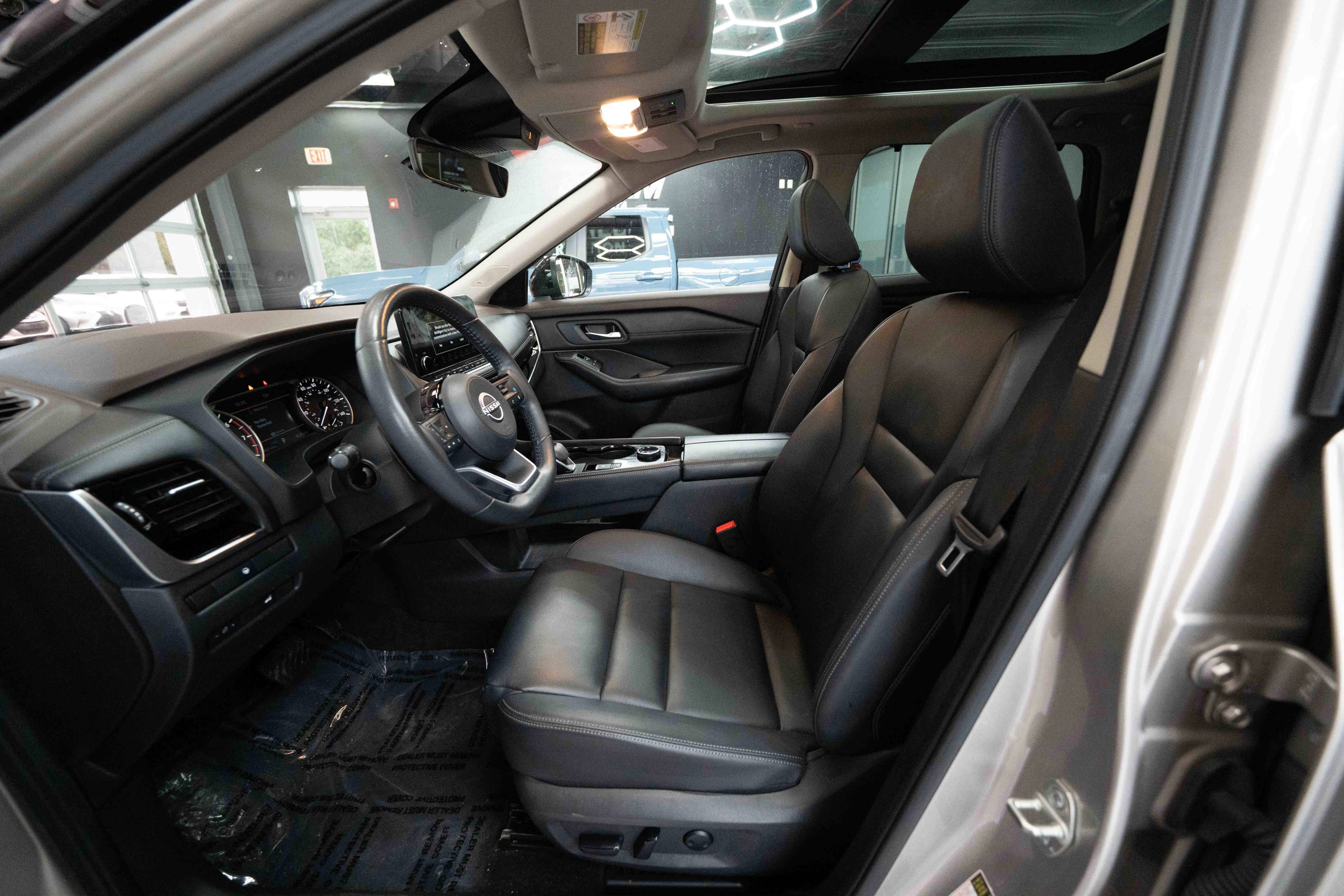 Used 2023 Nissan Rogue SL w/ SL Premium Package image 9