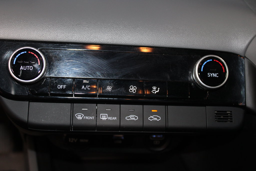 Used 2023 Hyundai Elantra SEL FWD image 40