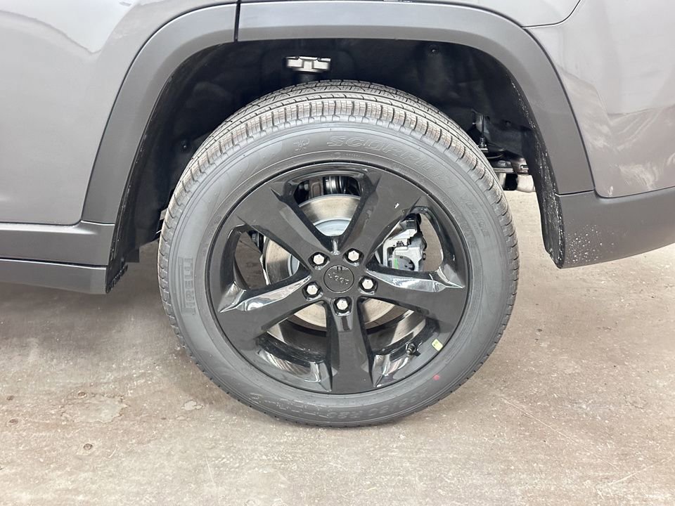 New 2025 Jeep Grand Cherokee Limited w/ Black Appearance Package image 44