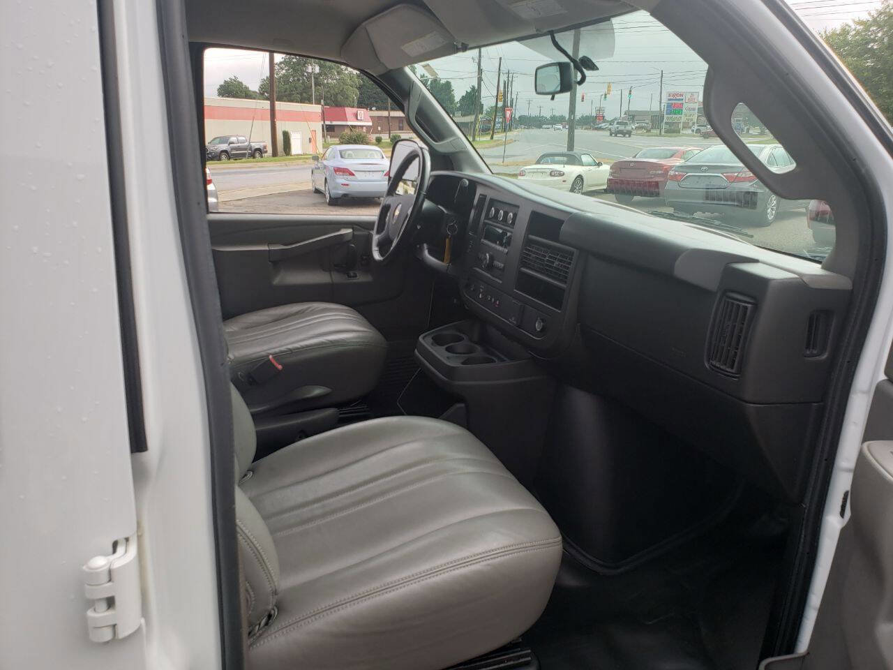 Used 2021 Chevrolet Express 2500 w/ Driver Convenience Package image 10