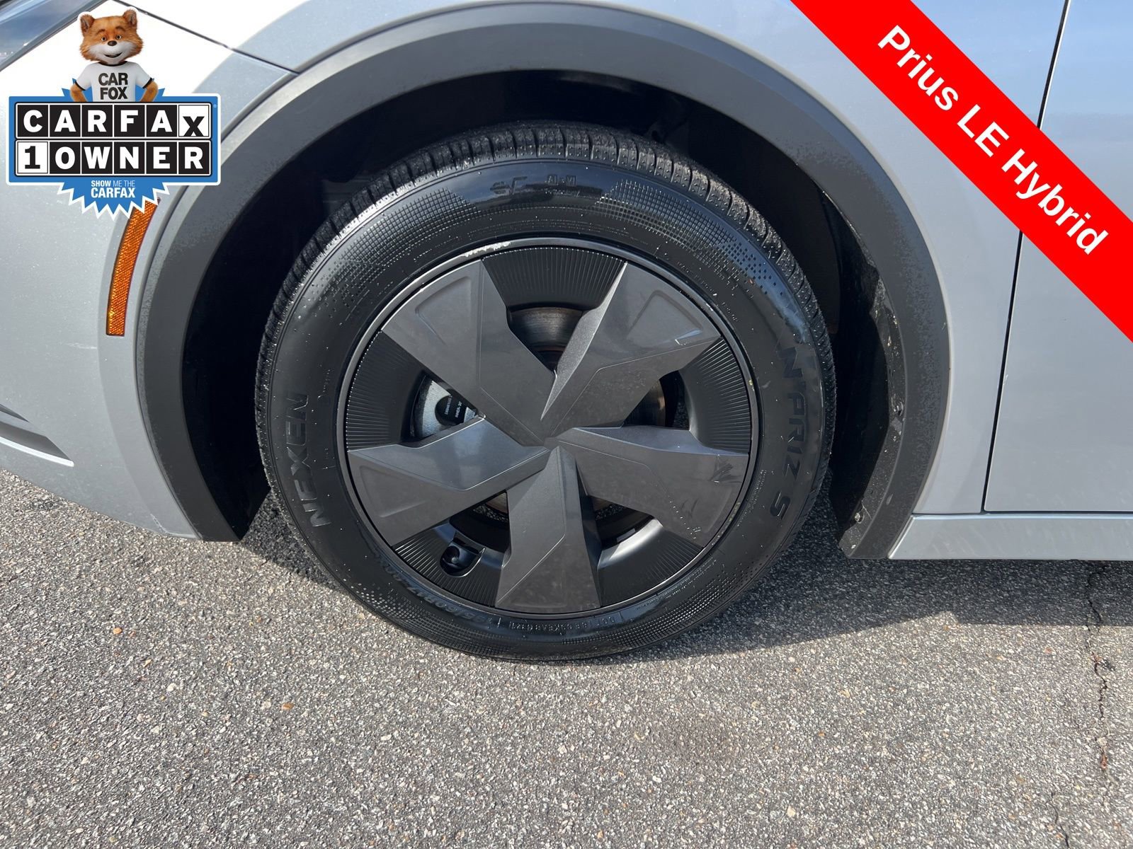 Used 2024 Toyota Prius LE FWD image 9