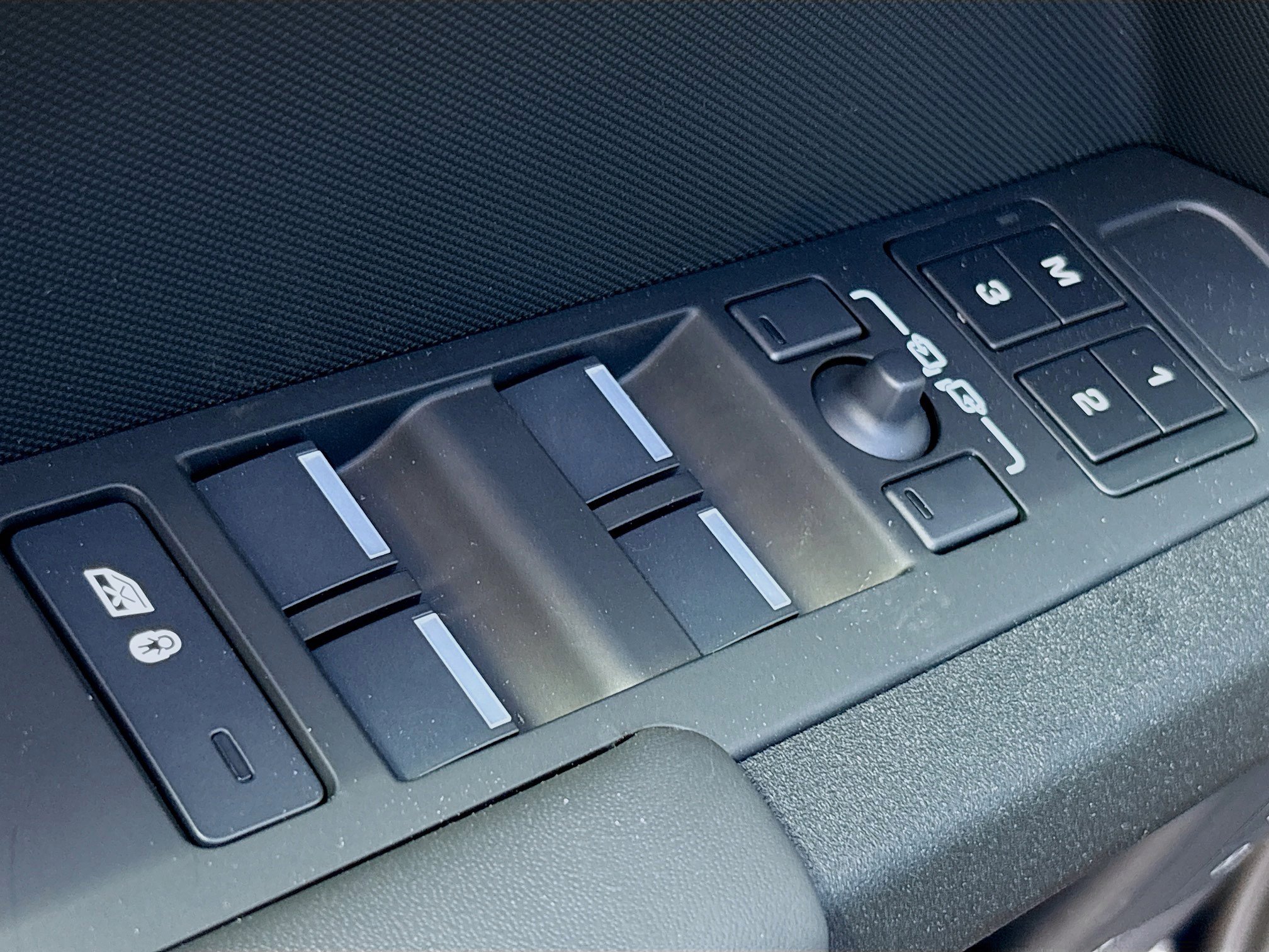 New 2026 Land Rover Defender 110 OCTA AWD/4WD image 22