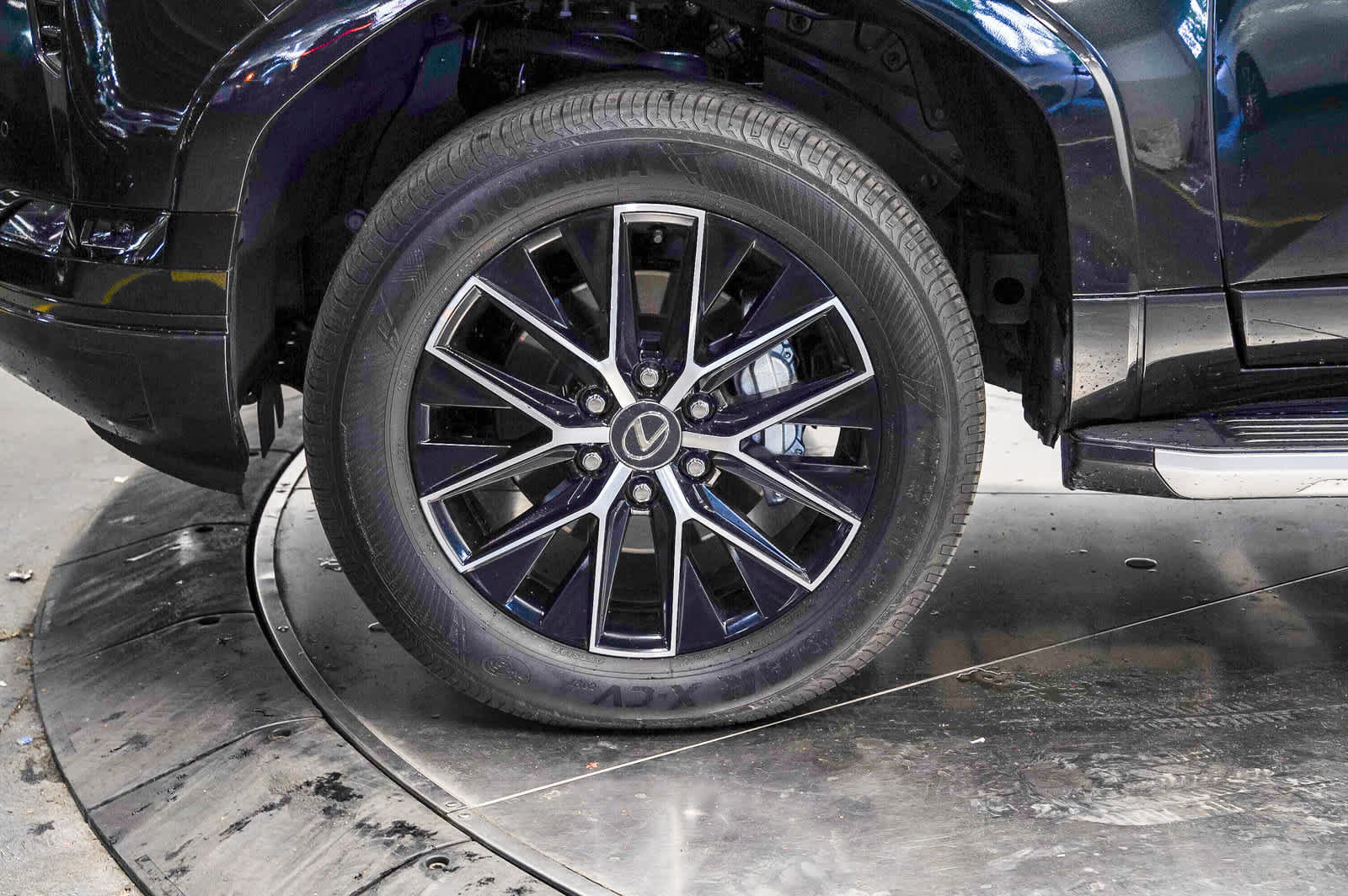 Used 2025 Lexus GX 550 w/ Accessory Package (2T) AWD/4WD image 9