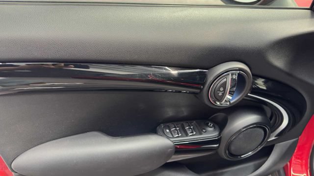 Used 2019 MINI Cooper 4-Door Hardtop w/ Signature Upholstery Package FWD image 19