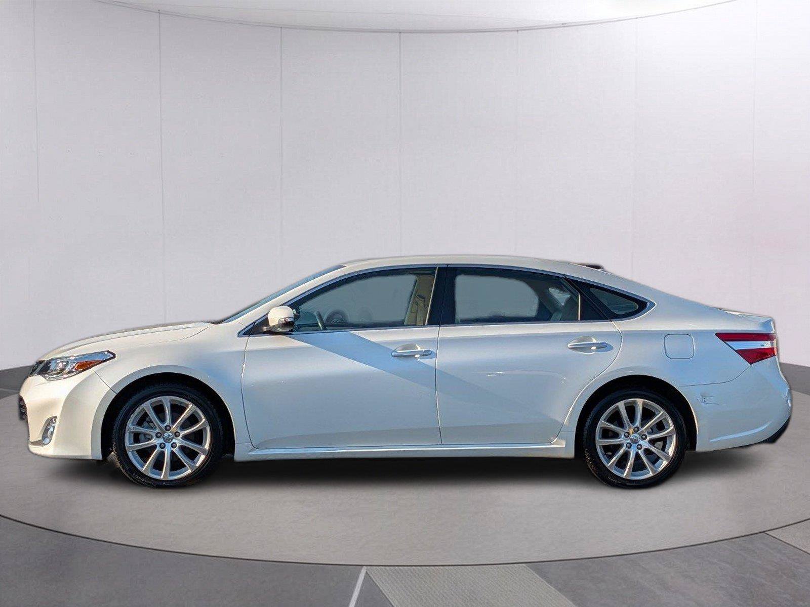Used 2013 Toyota Avalon Limited FWD image 2