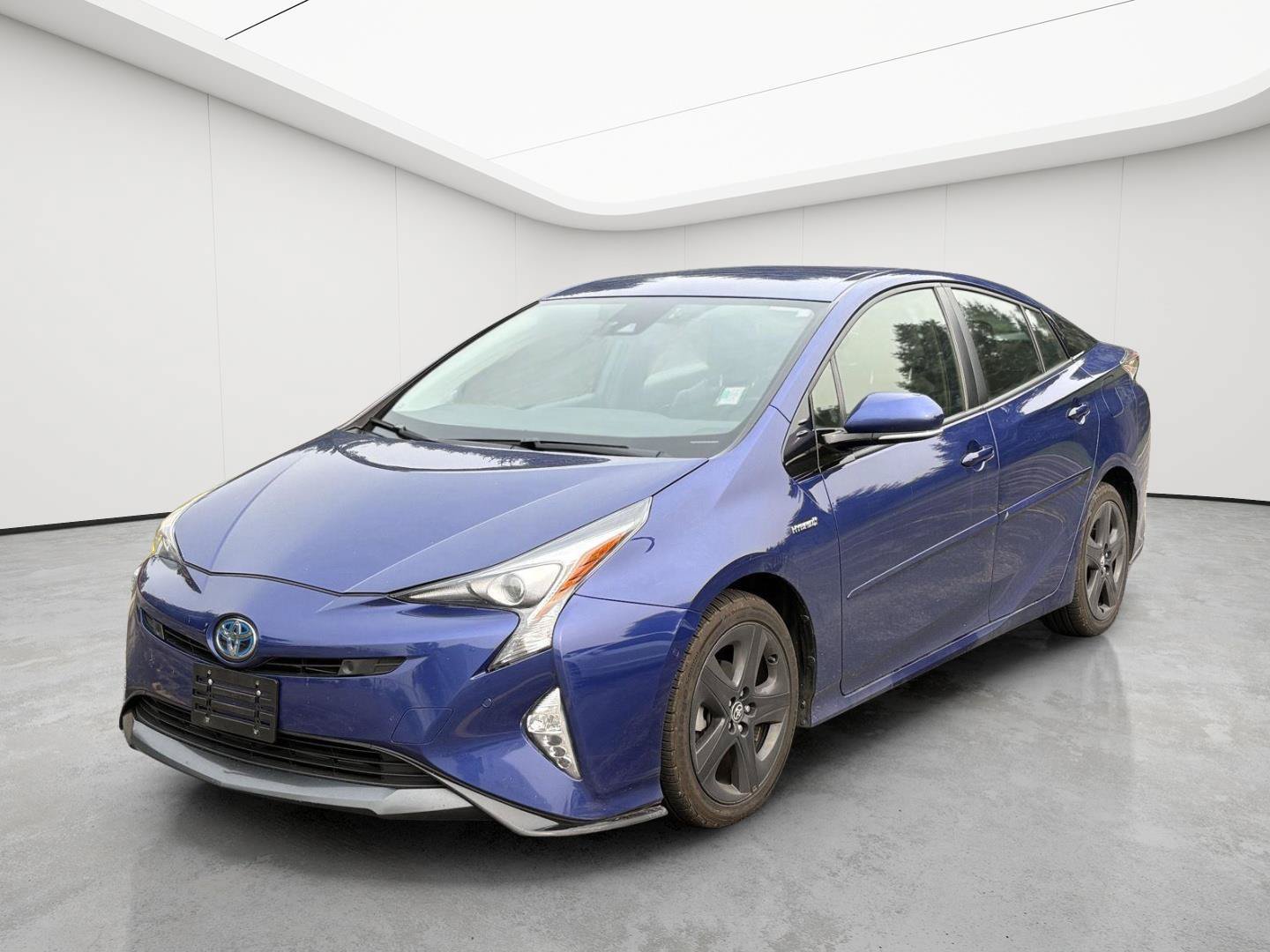 Used 2018 Toyota Prius Three Touring w/ Appearance Package FWD image 2