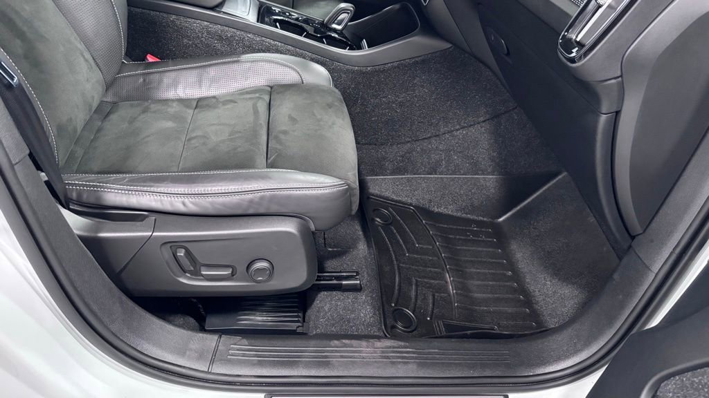 Used 2019 Volvo XC40 T5 R-Design image 16