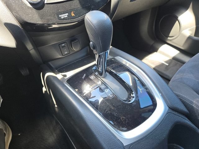 Used 2015 Nissan Rogue S FWD image 14