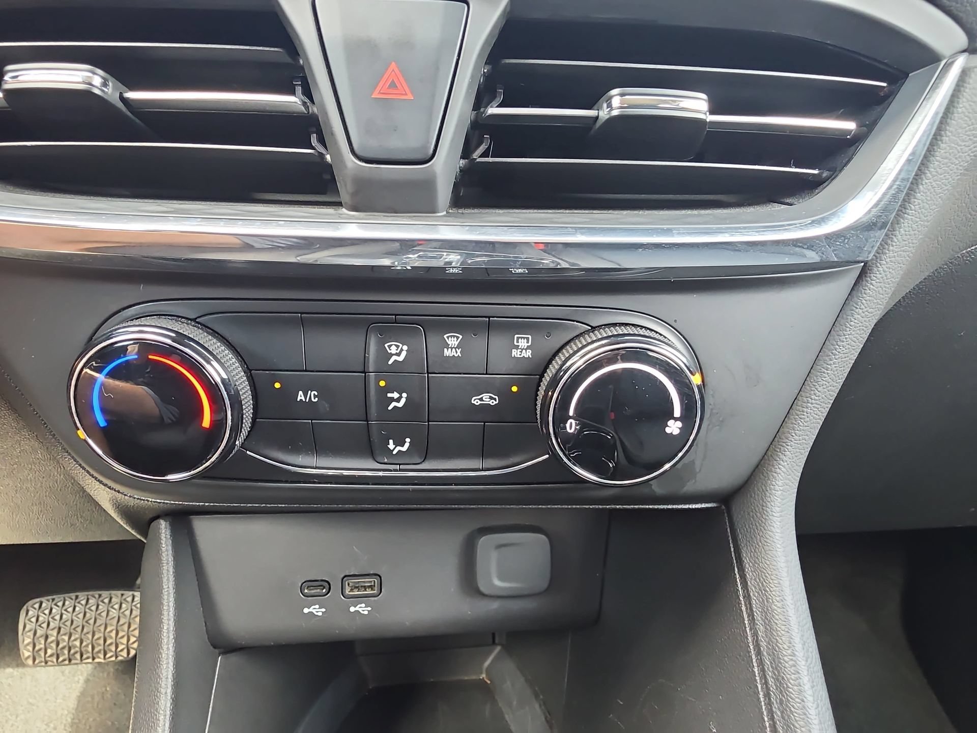 Used 2025 Buick Encore GX Preferred FWD image 23