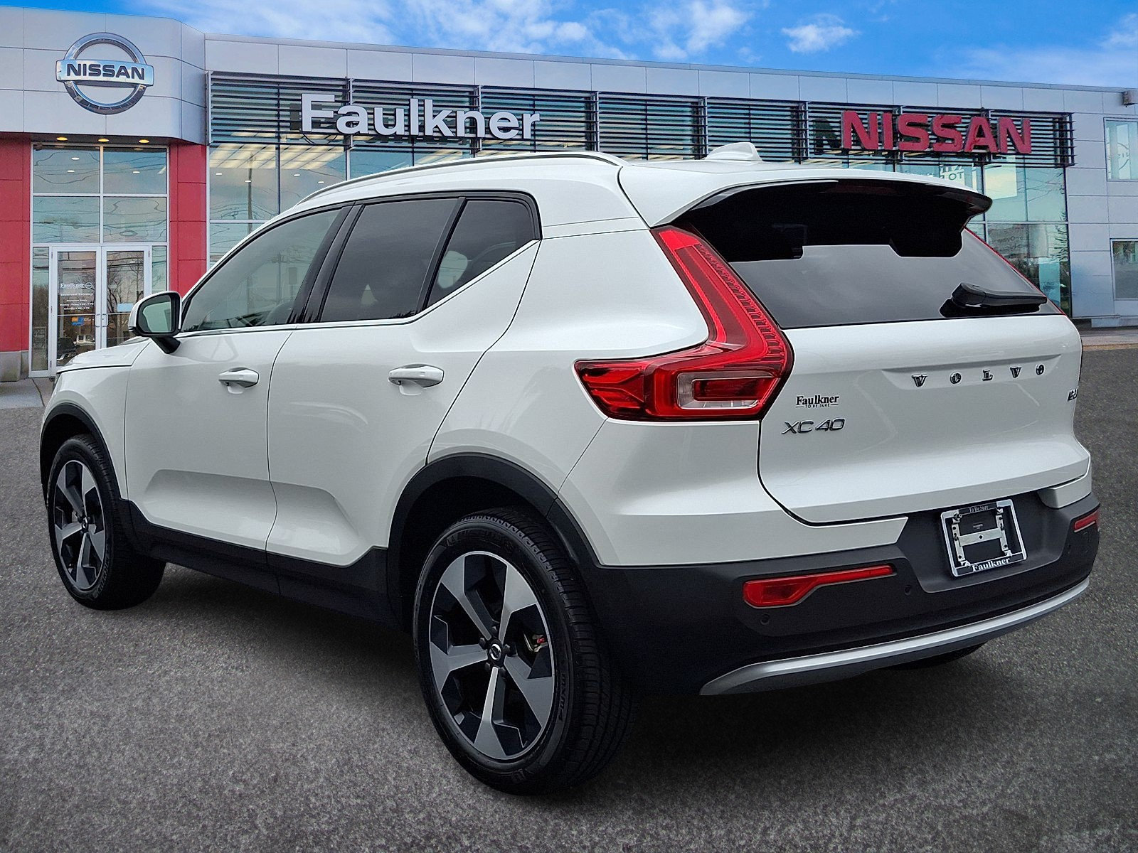 Used 2025 Volvo XC40 B5 Core w/ Protection Package Premier AWD/4WD image 4