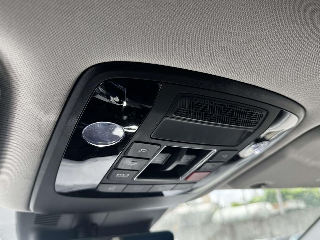 Certified 2025 Kia Carnival SX Prestige FWD image 19