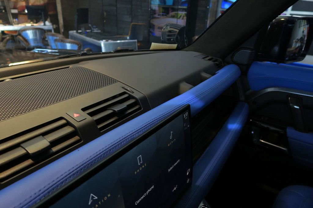 Used 2024 Land Rover Defender 110 X-Dynamic SE image 25