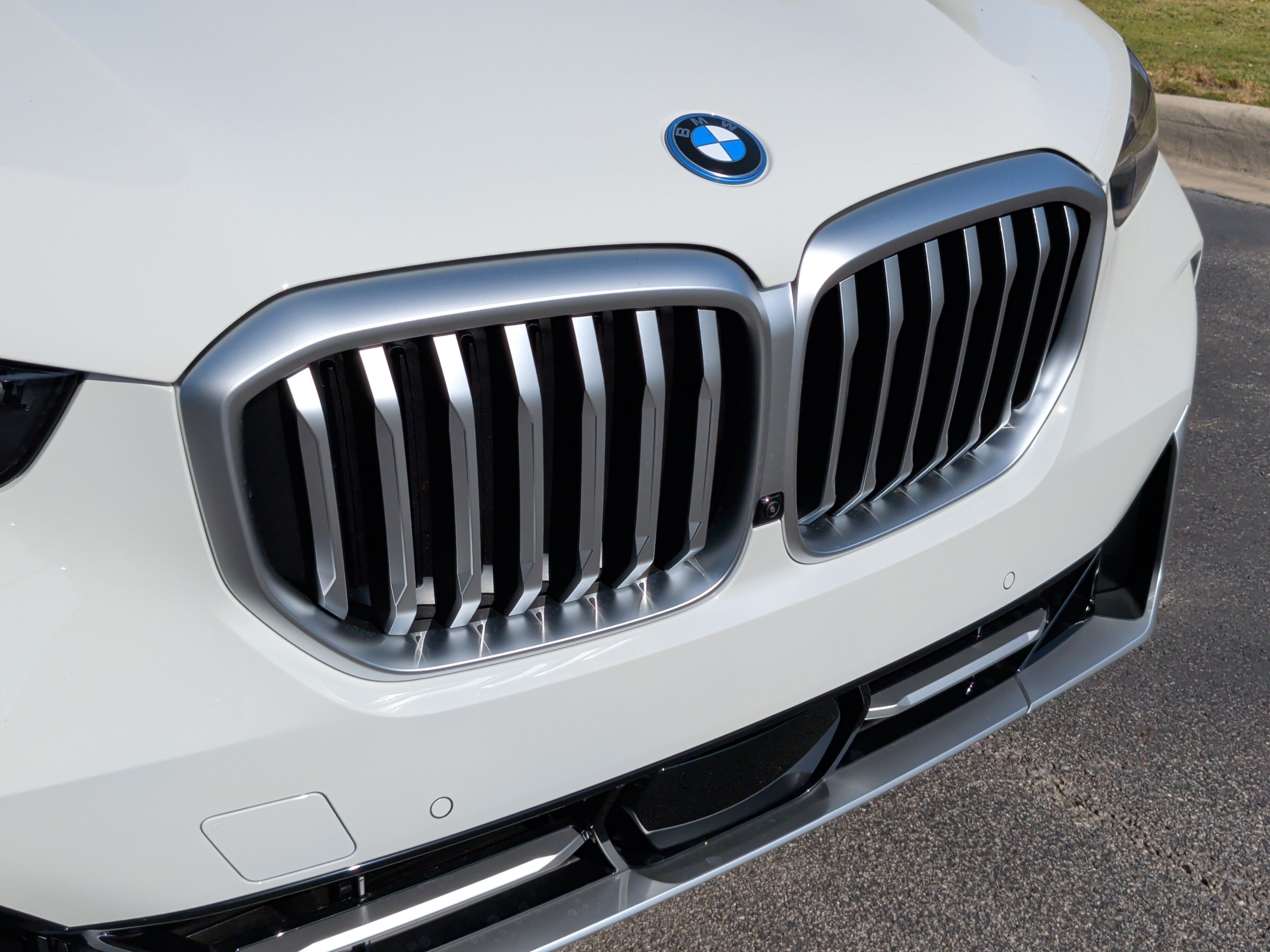 Used 2026 BMW X5 xDrive50e w/ Climate Comfort Package AWD/4WD image 6