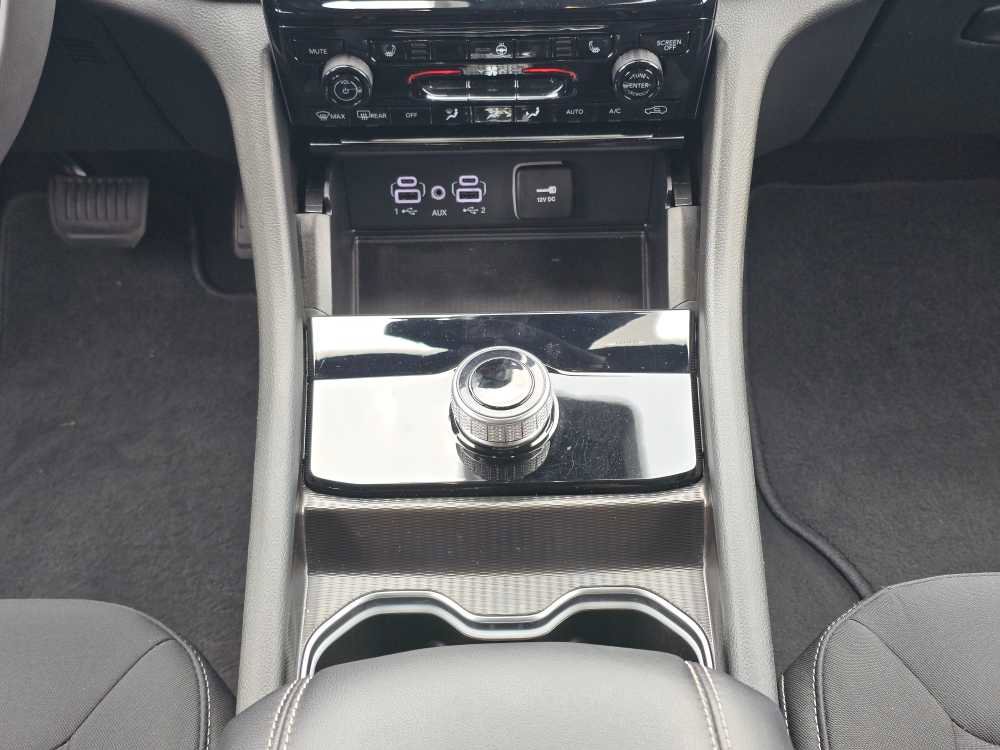 Used 2024 Jeep Grand Cherokee L Laredo w/ Luxury Tech Group I image 13