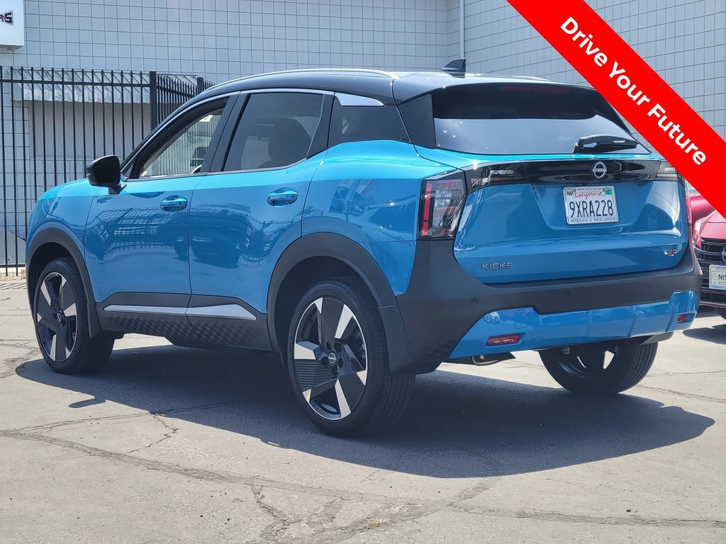 Certified 2025 Nissan Kicks SR FWD image 3