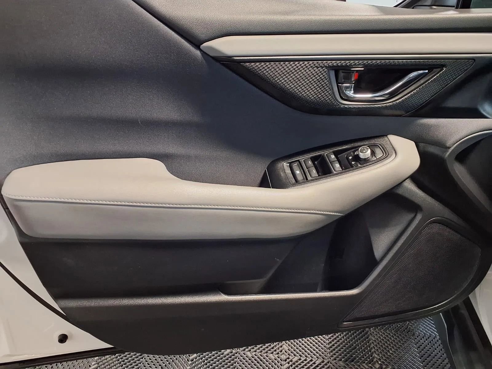 Used 2022 Subaru Outback Premium image 17