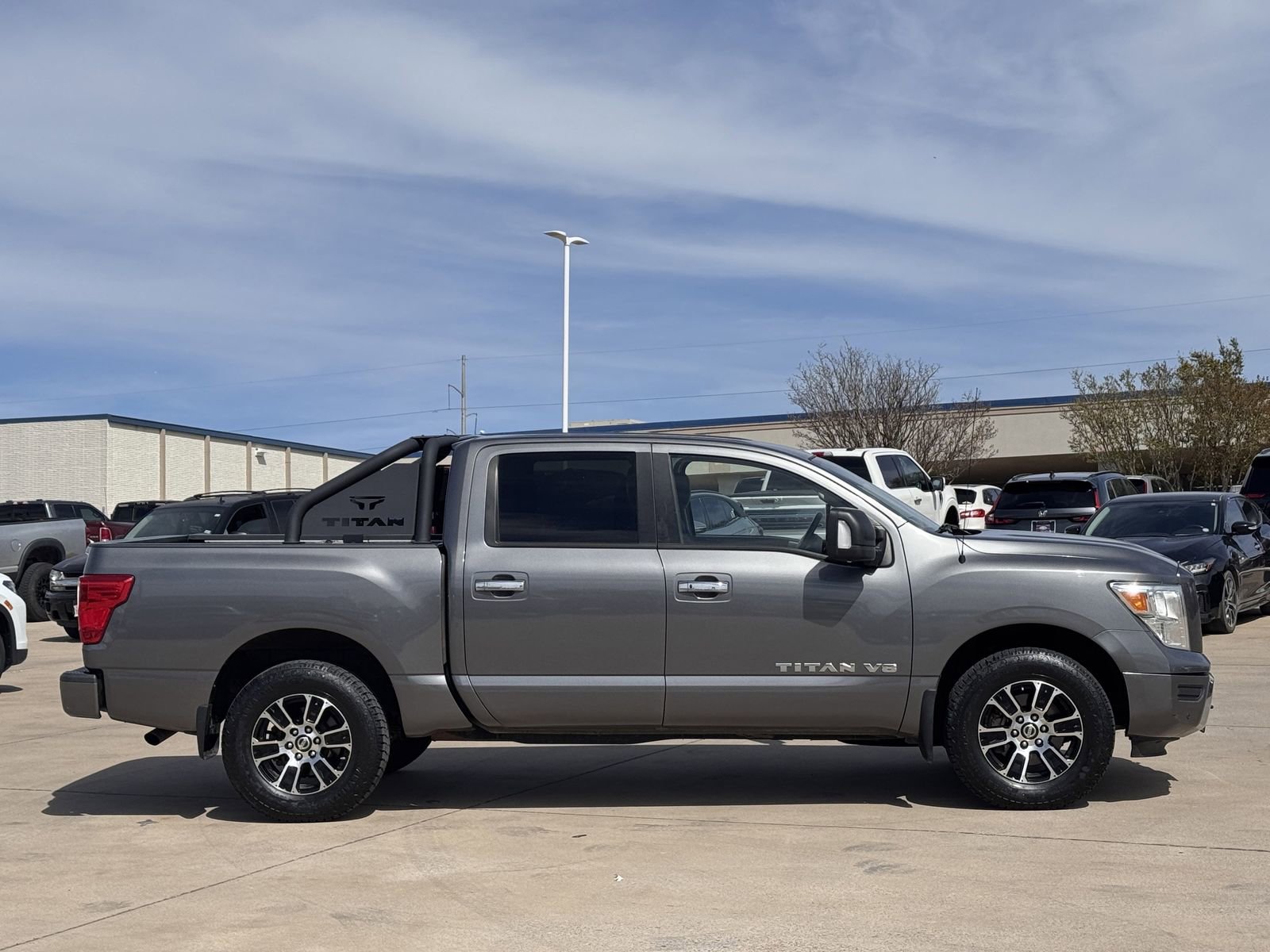 Used 2020 Nissan Titan SV w/ SV Convenience Package image 3