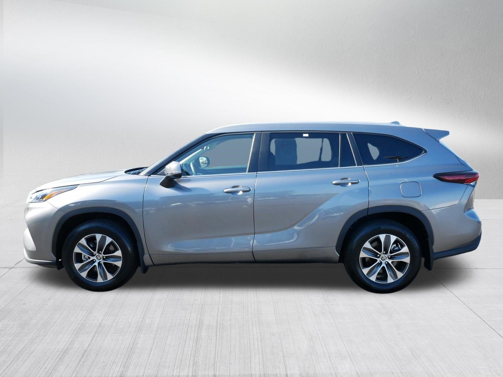 Certified 2026 Toyota Highlander XLE AWD/4WD image 4
