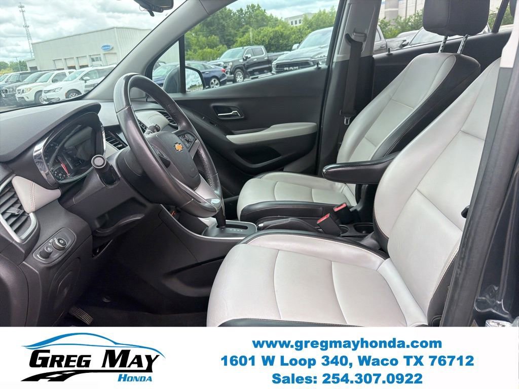 Used 2021 Chevrolet Trax LT w/ Premium Seat Package FWD image 11