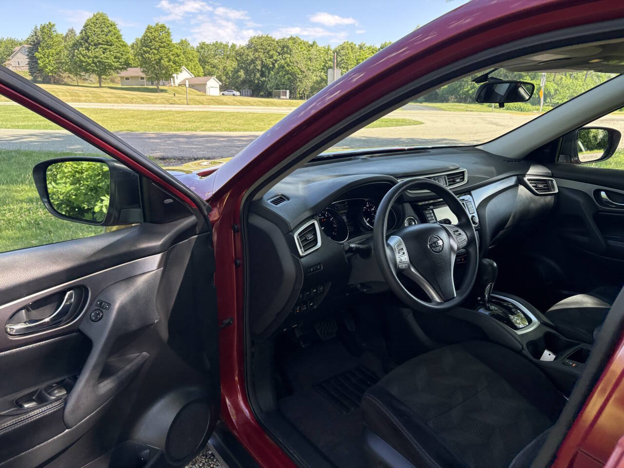Used 2015 Nissan Rogue SV w/ SV Premium Package AWD/4WD image 11