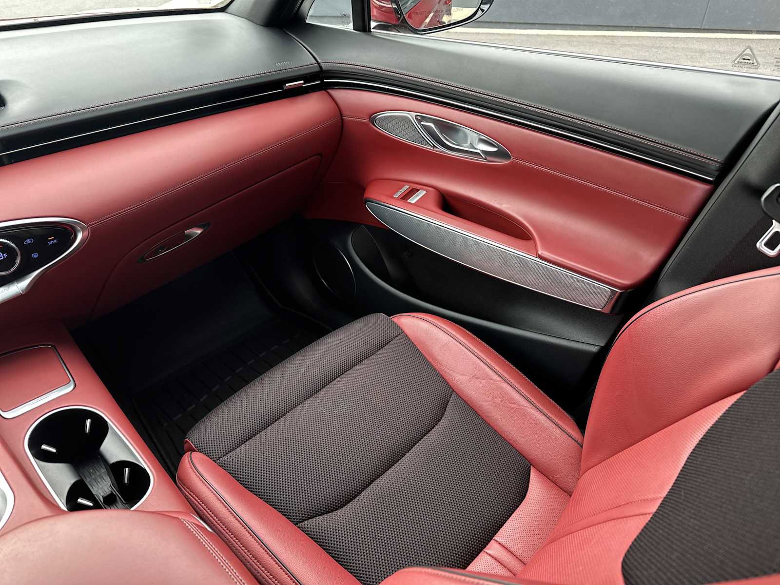 Used 2022 Genesis GV70 2.5T w/ Sport Prestige Package image 11