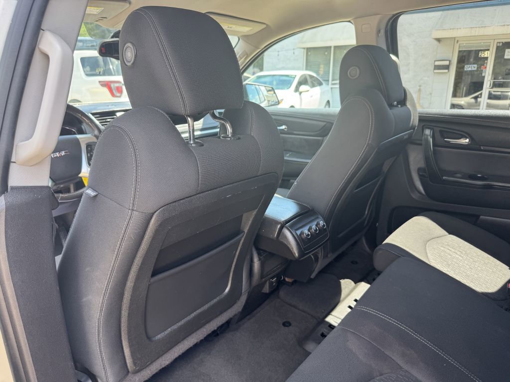 Used 2014 GMC Acadia SLE image 16